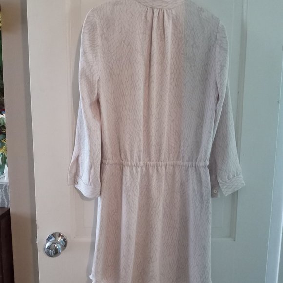 aritzia babaton bennett dress in cream/light gray print - Picture 3 of 4